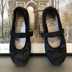 Girls’ Glitter Mary Janes (EUC)‎
